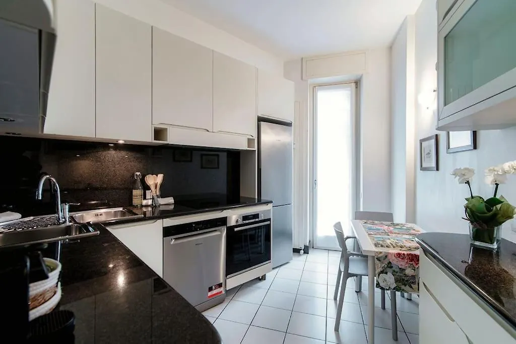 Apartamento Elegante Casa Con Garage Ac Wifi Balcony Como