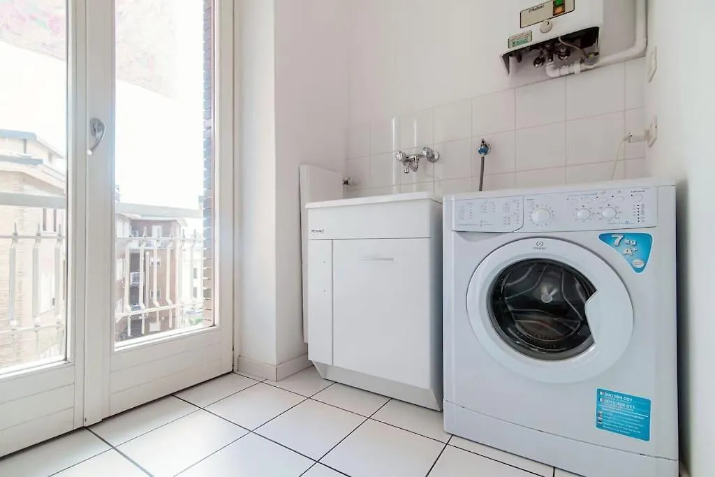 Apartamento Elegante Casa Con Garage Ac Wifi Balcony Como Italia