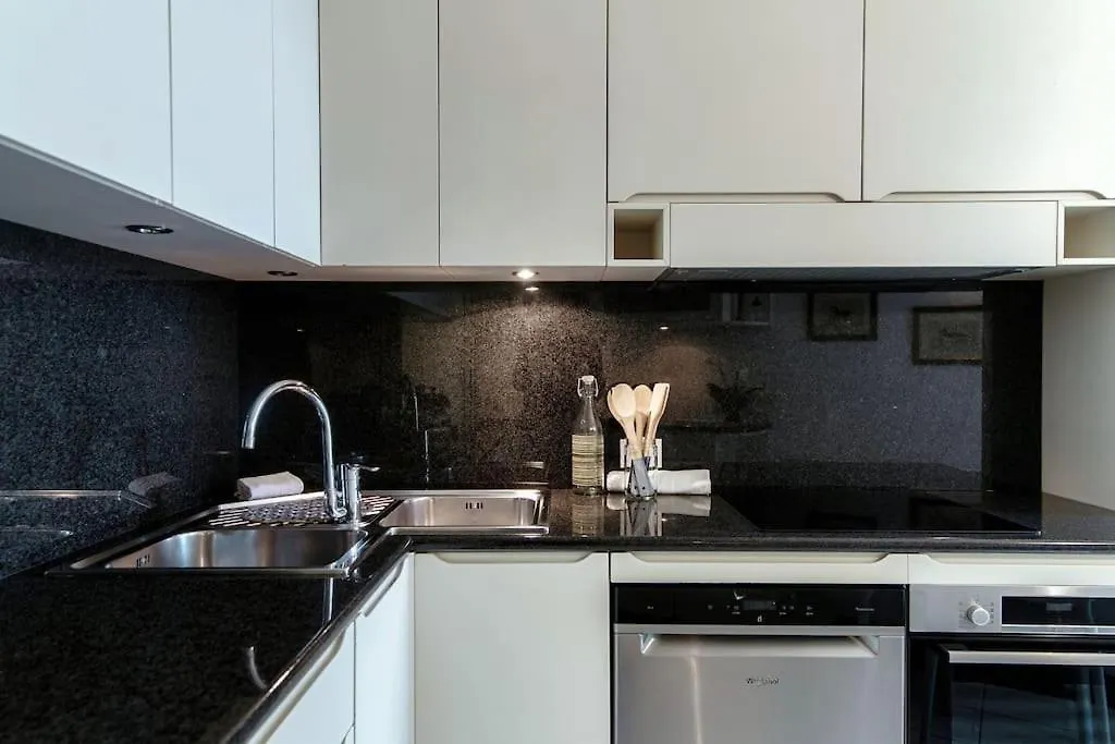 Apartamento Elegante Casa Con Garage Ac Wifi Balcony Como Italia