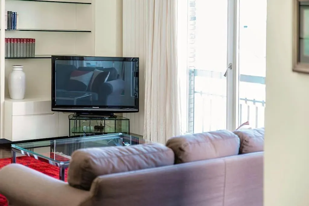 Apartamento Elegante Casa Con Garage Ac Wifi Balcony Como